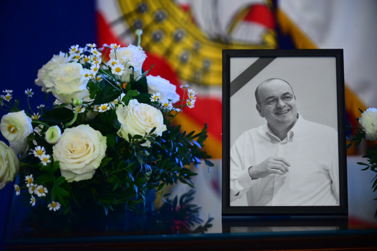 Od Vujoševića se oprostio i bliski prijatelj: Duško je za mnogo ljudi bio narodna radost (FOTO)