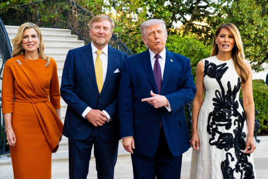 Modni preokret Melanije Tramp privukao veliku pažnju: Haljina zbog koje su svi gledali u nju, iako je pored stajala kraljica (FOTO)