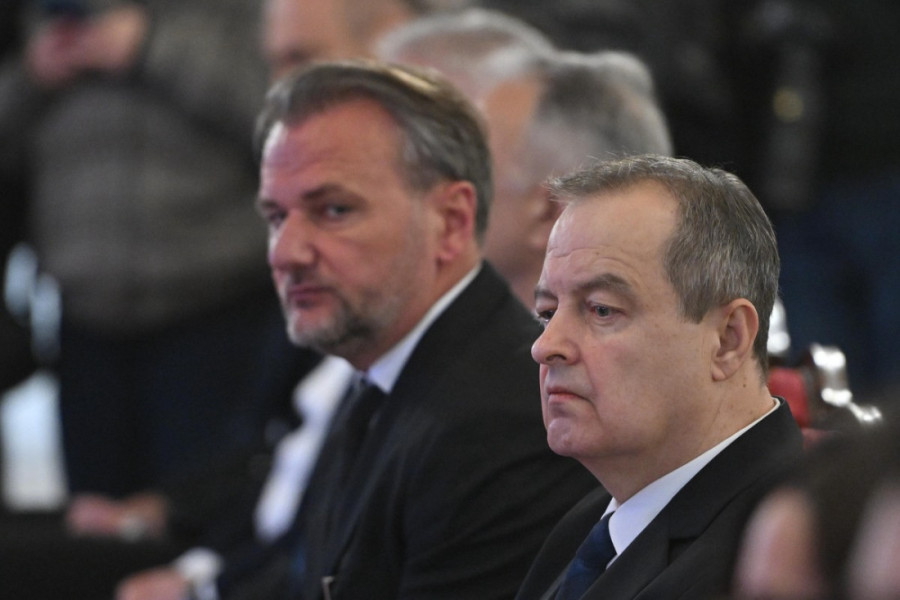 Na komemoraciju Vujoševiću došlo mnogo legendi i poznatih: Uvodnu reč održao poznati glumac, veliki partizanovac (FOTO/VIDEO)