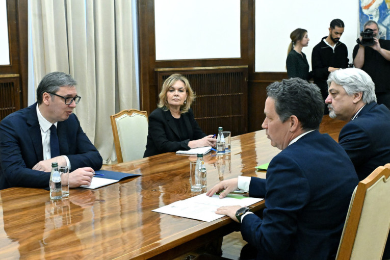 Vučić održao konsultacije sa Ruskom strankom, Jedinstvenom Srbijom, razgovara i sa Zelenima (FOTO/VIDEO)