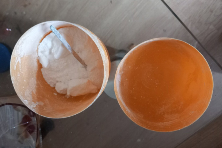 Velika akcija u Inđiji: Zaplenjeni kokain i gomila keša