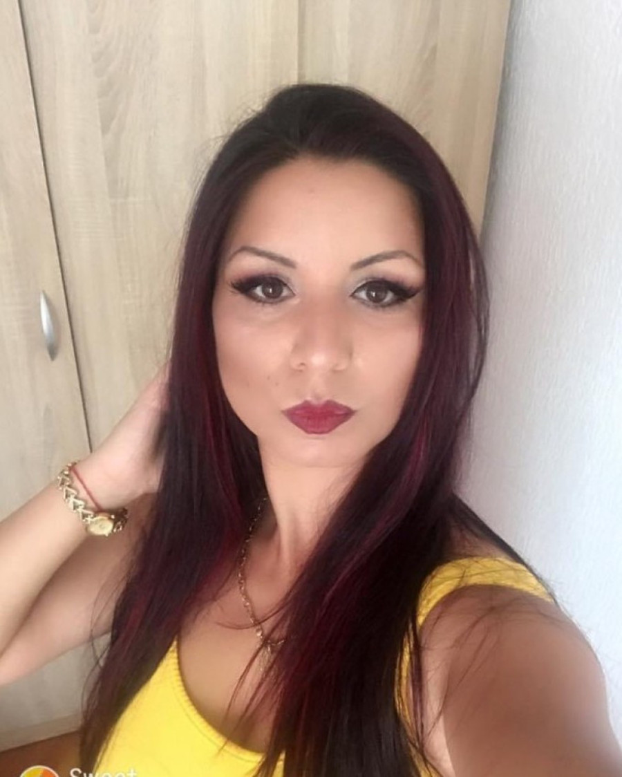 Pevačica (41) preminula posle teške bolesti, muž je ostavio usred najveće borbe: Dve godine od smrti Harine