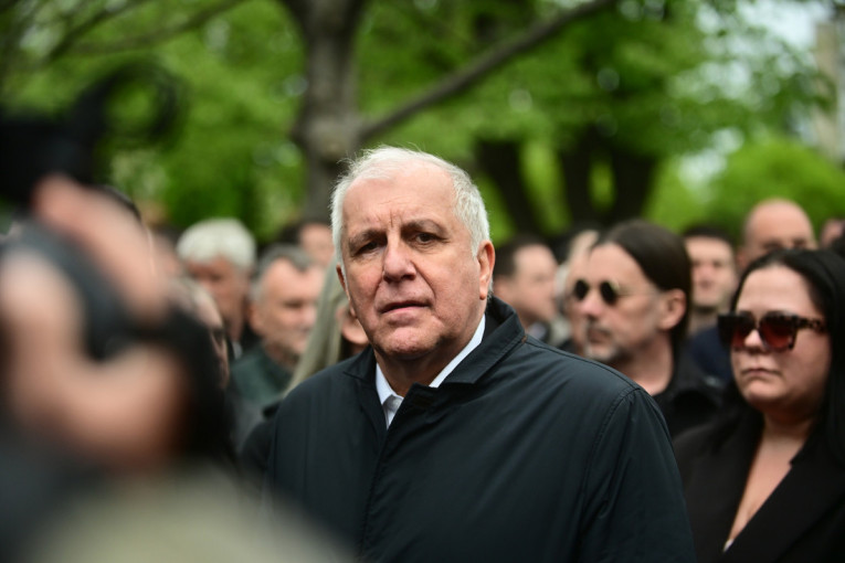 Ko je sve bio na sahrani Vujoševića! Legende košarke, Partizana, poznati iz sveta sporta, javnog života... (FOTO/VIDEO)