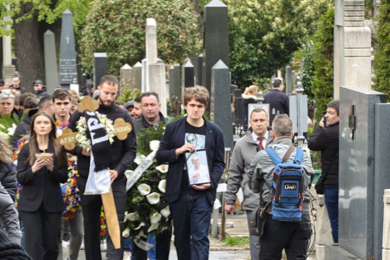 Ko je sve bio na sahrani Vujoševića! Legende košarke, Partizana, poznati iz sveta sporta, javnog života... (FOTO/VIDEO)