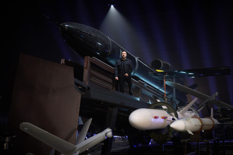 Zelenski među raketama: Pohvalio se arsenalom Ukrajine, evo šta je sve u njemu (FOTO)