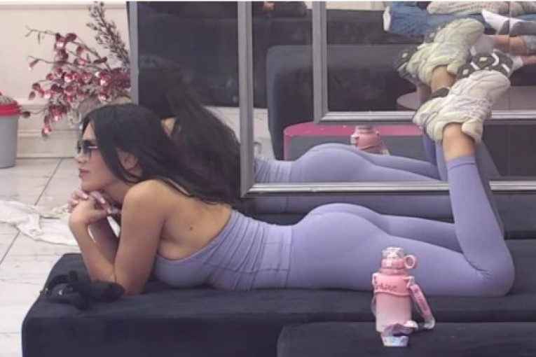 Majami via Šimanovci: Stanija pokazala poze sa plaže (FOTO)