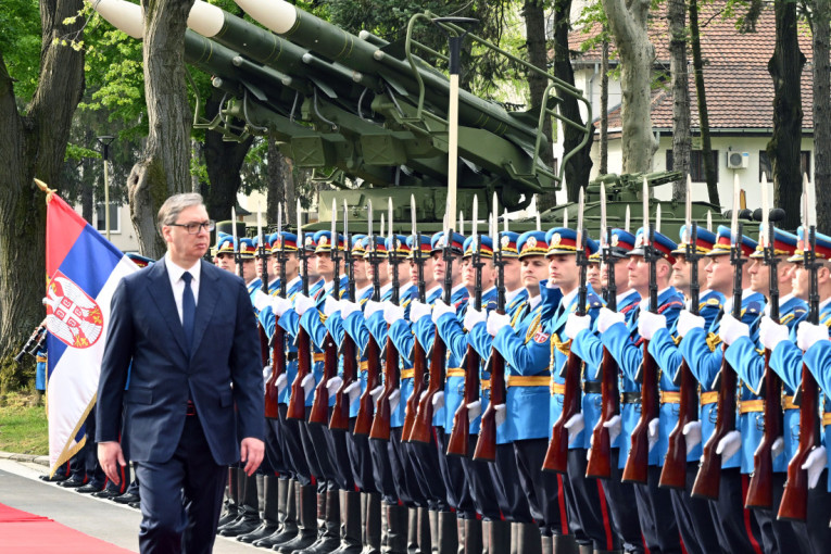 U toku sastanak u Generalštabu: Vučić s najvišim rukovodstvom Ministarstva odbrane i Vojske Srbije