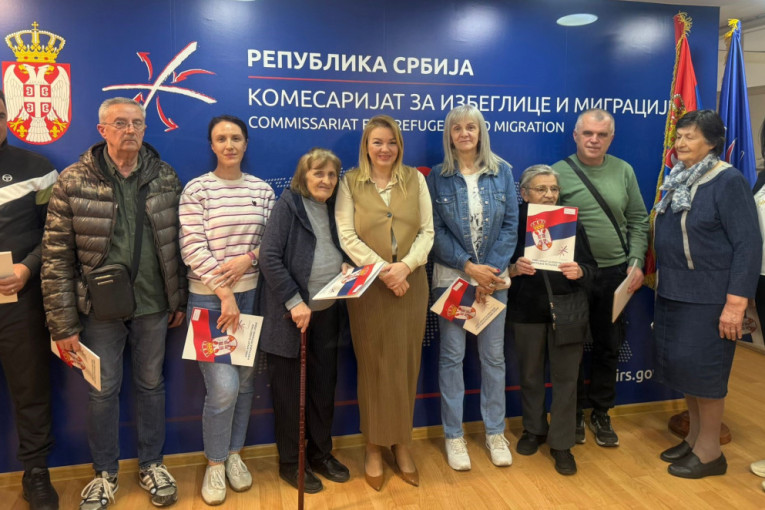 Konačno svoj krov nad glavom: Deset porodica izbeglica dobilo stanove u Beogradu (FOTO)