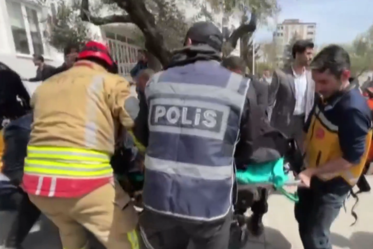 Pucnjava u školi u Turskoj! Učenik upao sa 5 pušaka i počeo da rešeta, najmanje 4 mrtvih, 20 povređenih (VIDEO)