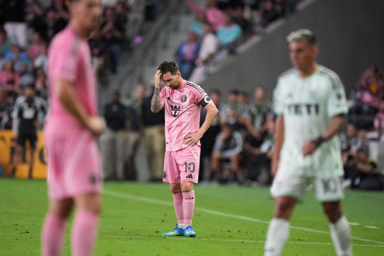 Napredak predstavio novog trenera, a predsednik "udario" na igrače: Raskalašni u kafani, pa u kladionicama