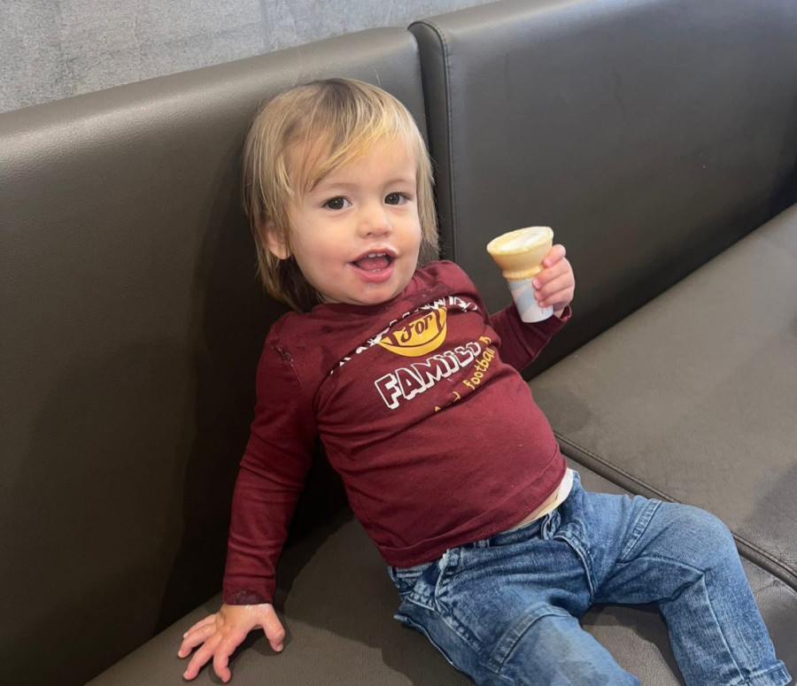 Dečak (4) ubio brata (2): Jeziva tragedija zavila je porodicu u crno, evo šta se desilo