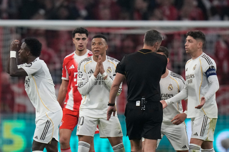 Realovi fudbaleri "poludeli" posle eliminacije: Pogledajte trenutak i kada je dvostruki strelac dobio direktan crveni (VIDEO)