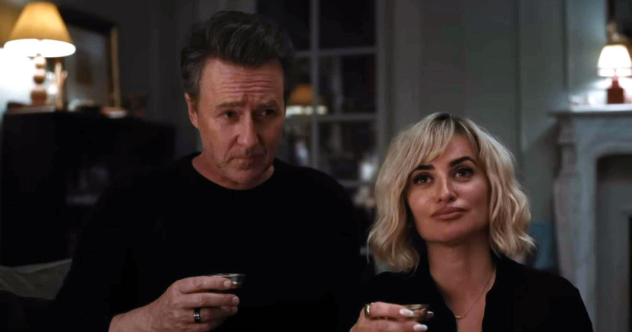 Penelope Kruz kao misteriozna plavuša sa pozivom na "igru": Večera koja se pretvara u noćnu moru (FOTO/VIDEO)