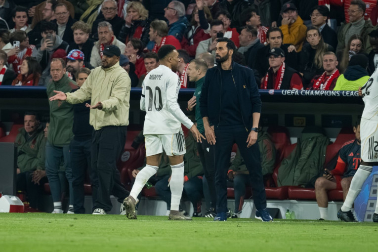 Utisci posle spektala u Minhenu: Kompani hvali mirnoću svoji pulena, Arbeloa besan na Vinčića!