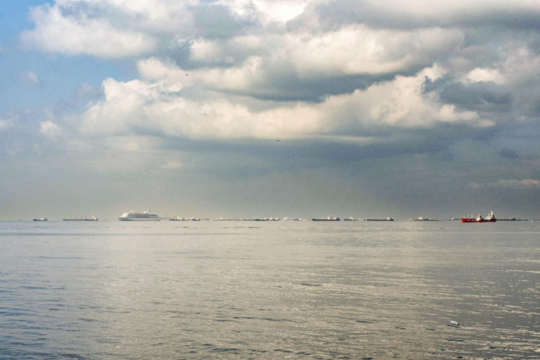 "Neće glumiti policajca"! Iran zapretio da će potopiti američke brodove u Ormuskom moreuzu