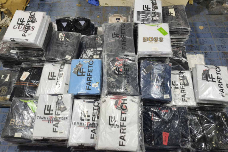 Zaseda! Ovako su zaplenjeni markirana garderoba i parfemi (FOTO)