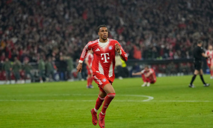 Bajern ima novu maskotu: Kome sad treba pehar kada se samo životinji klanjaju (FOTO/VIDEO)