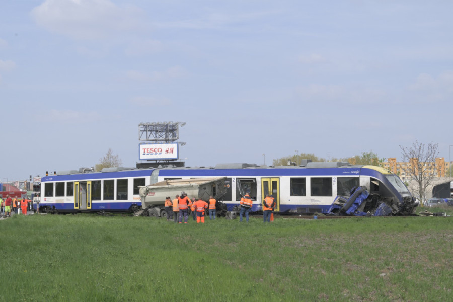 Stravična nesreća u Slovačkoj: Voz udario u kamion, ima mrtvih! (FOTO)
