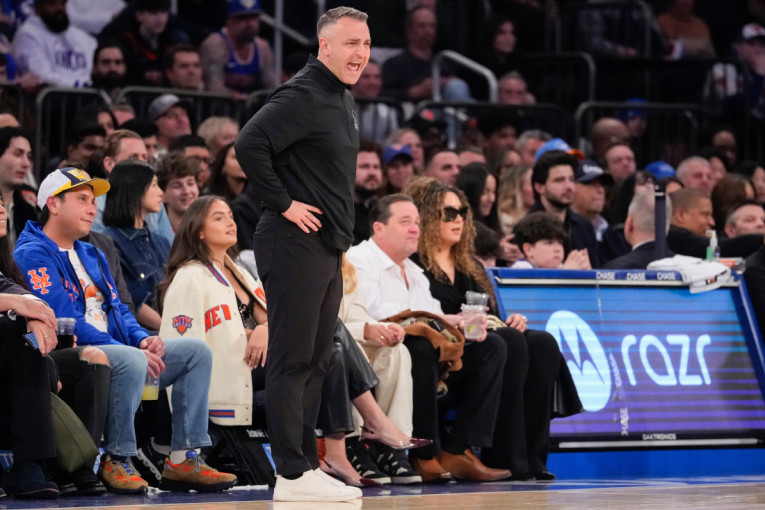 Ne igramo u Evropi, nema flaša, nema lasera: Rajaković "spušta loptu" uoči mečeva plej-ofa (FOTO)