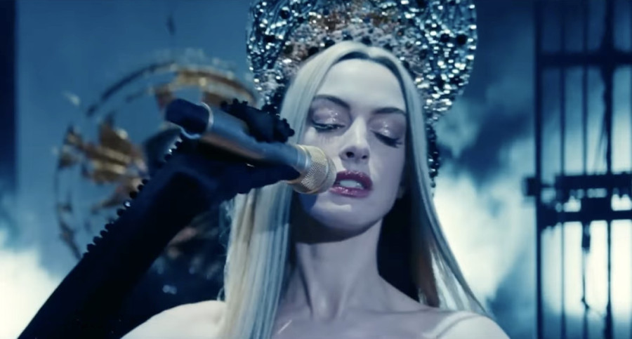 Zaključao se u auto i očajnički pokušavao da da otkaz: Najgori film Brendana Frejzera (VIDEO)