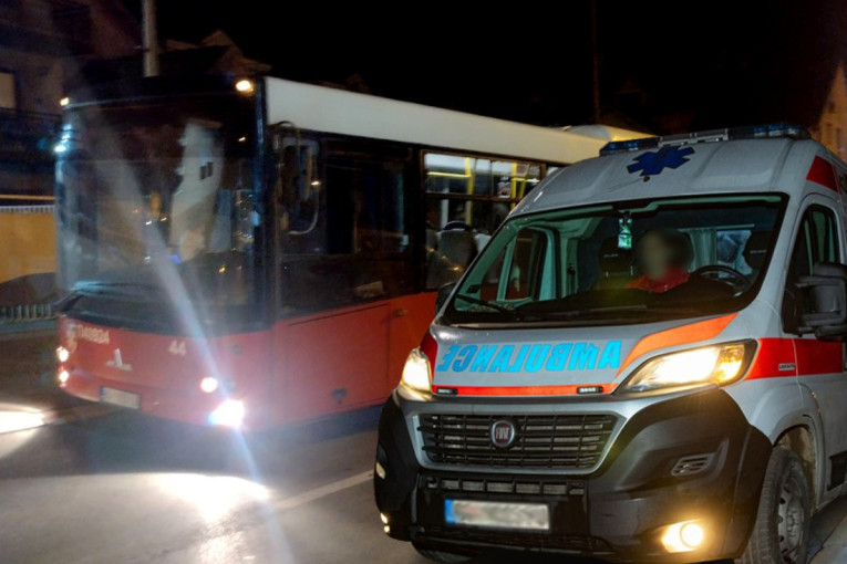 Jezivi krici za detetom odzvanjali Karaburmom! Dečak leteo 20 metara nakon što ga je pokosio autobus!