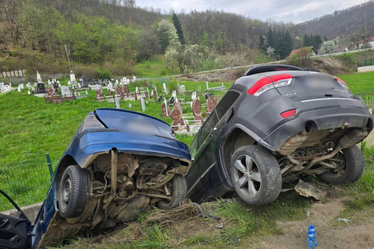 Strašna nesreća: Silovit udar, a evo gde su završili svi automobili (FOTO)