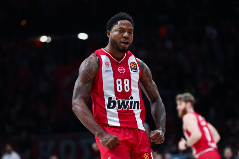 Suspendovan Tajrik Džons: Amerikanac pravio haos na velikom derbiju!