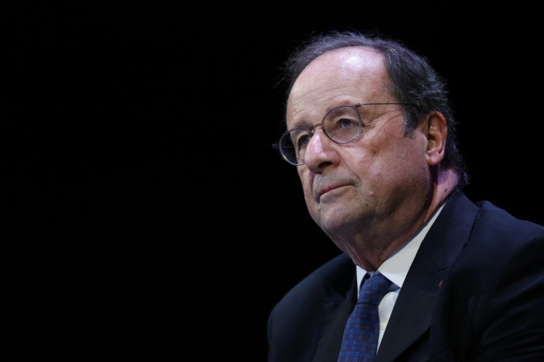 Makron iznenadio Melonijevu: Zagrljaj i poljubac pred kamerama (VIDEO)