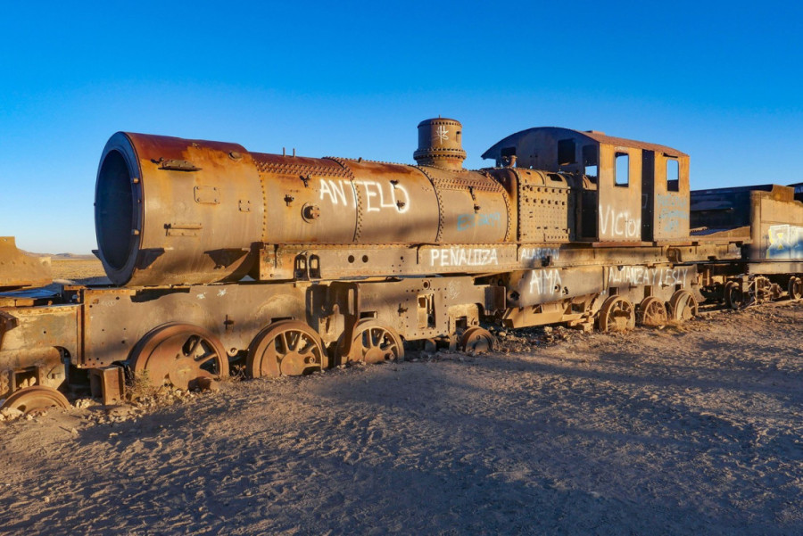 Jedno od najneobičnijih mesta na planeti: Gvozdeni džinovi koje polako jede so (FOTO)
