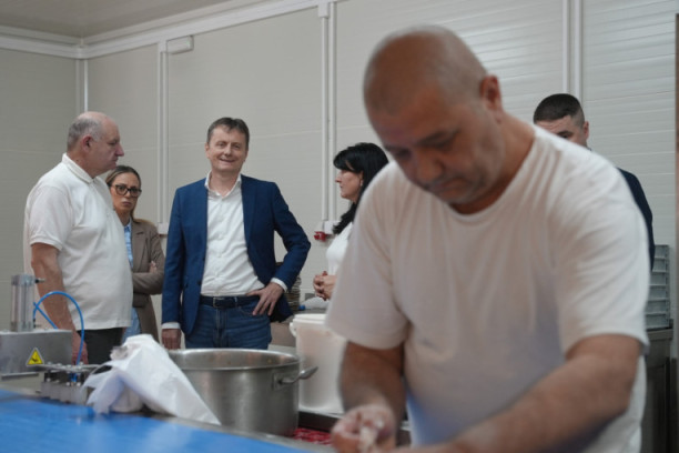 Glišić obišao sela u Dragačevu: Radovi na putevima pri kraju, najavljeni novi projekti (FOTO/VIDEO)