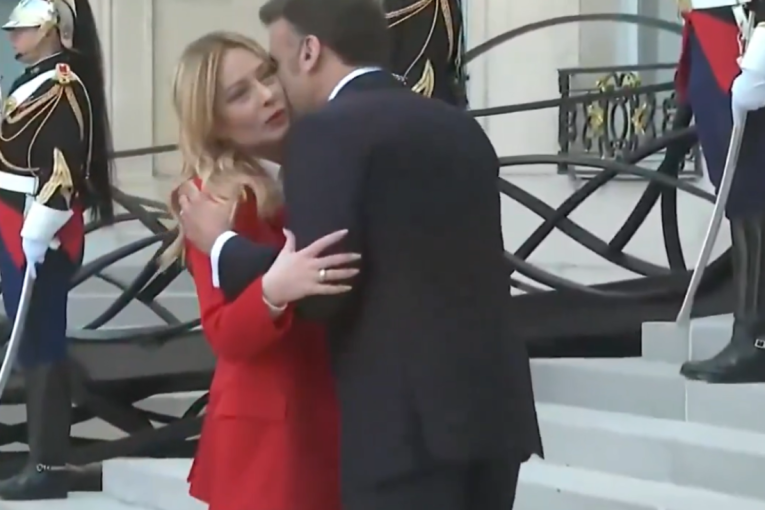 RAT NA BLISKOM ISTOKU Tramp najavio nastavak pregovora, brodovi prolaze kroz Ormuski moreuz!