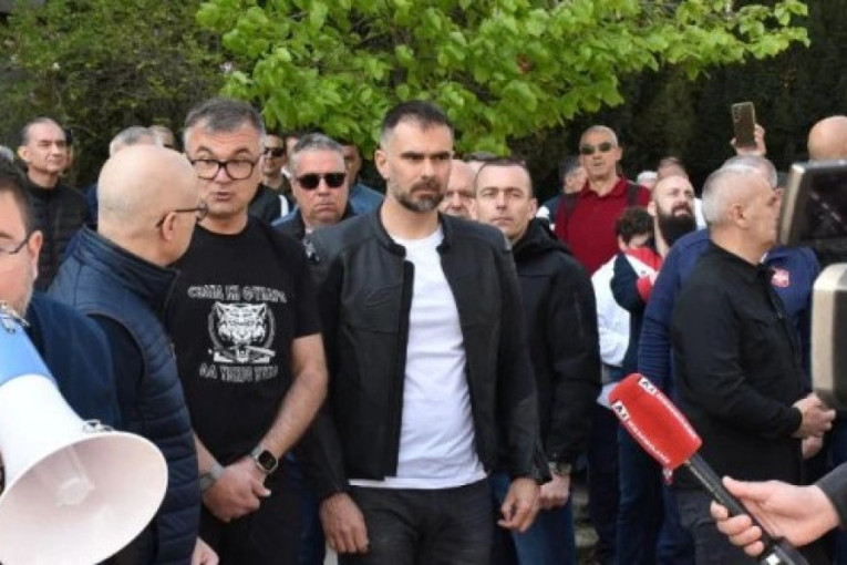 "Novosađani ne žele teror" Gradonačelnik Mićin oštro osudio skandalozno ponašanje policije: Moraju da obezbede normalno kretanje!