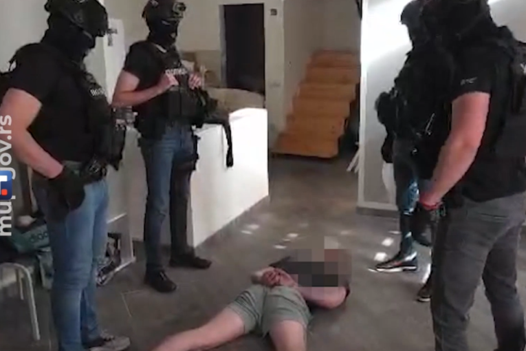 Snimak hapšenja vračaraca: Ovako je UKP i SBPOK razbio lanac trgovine oružja i droge u centru Beograda (FOTO/VIDEO)