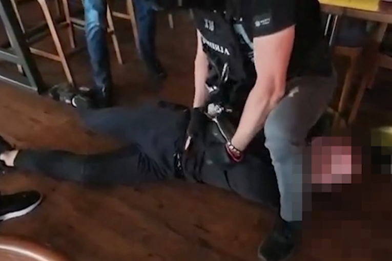 Snimak hapšenja vračaraca: Ovako je UKP i SBPOK razbio lanac trgovine oružja i droge u centru Beograda (FOTO/VIDEO)