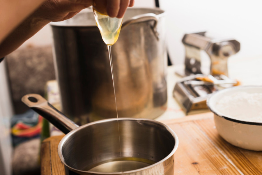 Šta se zaista dešava kada sipate mast u sudoperu i šta vodoinstalateri savetuju umesto toga