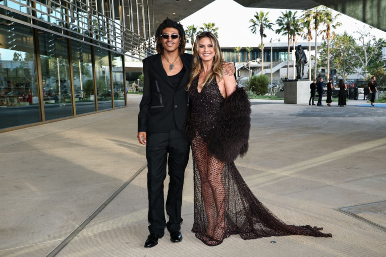 Hajdi Klum pojavila se sa sinom na crvenom tepihu i oduševila u provokativnoj „goloj“ haljini (FOTO)