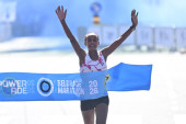 Kenijcima polumaraton, a Etiopljanima maraton: Alemu se "pridružila" Gemsisi (FOTO)