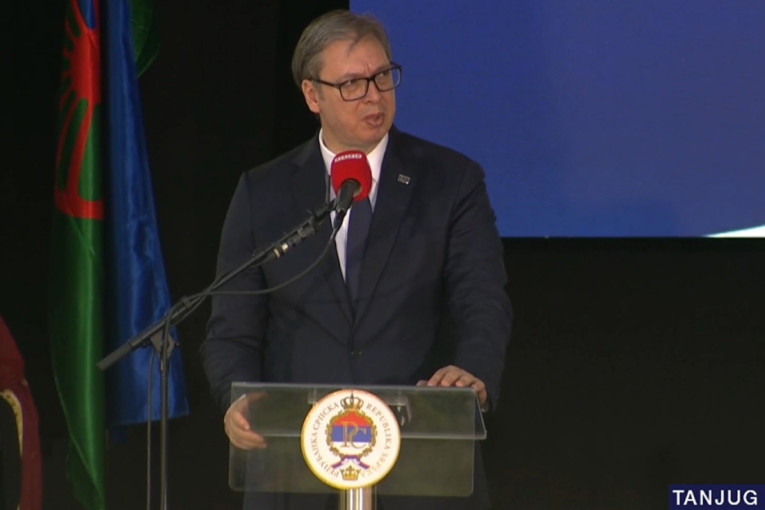 Vučić čestitao pobedu Rumenu Radevu na parlamentarnim izborima