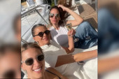 Melina posle venčanja otvorila flašu: U preskupoj venčanici  nazdravlja na jahti (FOTO)