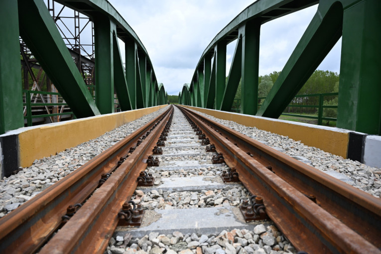 Vučić demontirao laži SSP-a da se most nakrivio i nema upotrebnu dozvolu: Evo vam rešenje, upotrebna dozvola, izdata pre mesec dana