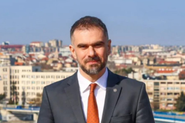 Mićin o odlaganju skupa SNS u Novom Sadu: "To nije strah niti poraz, već državnički čin"