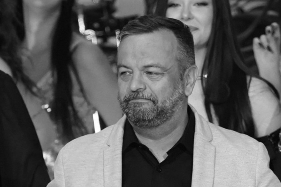 Sahrana Saše Katančića: Supruga i deca ne prestaju da plaču, ćerka sve vreme drži belu ružu