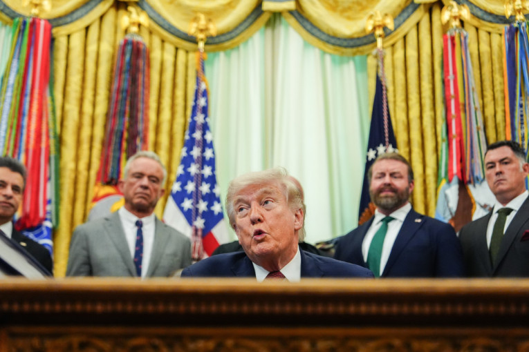 Tramp: Iran dnevno gubi 500 miliona dolara, blokada dok ne postignemo sporazum