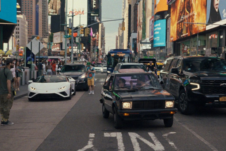 "Yugo ide u Ameriku" otvara Beldocs: Nostalgična avantura o prijateljstvu i kultnom jugoslovenskom automobilu (FOTO/VIDEO)