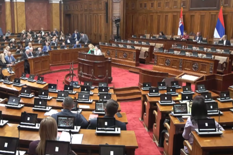 Nastavljena sednica Skupštine Srbije, poslanici postavljaju pitanja
