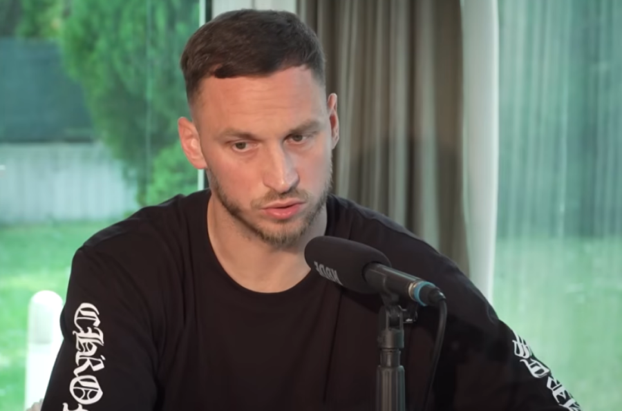 Arnautović nije mogao opširnije... Počeo je pričom o Zvezdi, pa nastavio o depresiji u Kini, supruzi Sari, navijačima