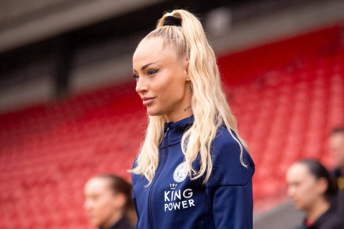 Vrele poze fudbalerke: Isplivale intimne fotografije, muški svet u transu (FOTO)