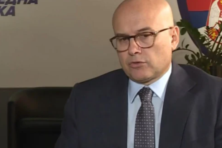 Srđan Milivojević u epizodi "I preko tragedije do fotelje" (VIDEO)