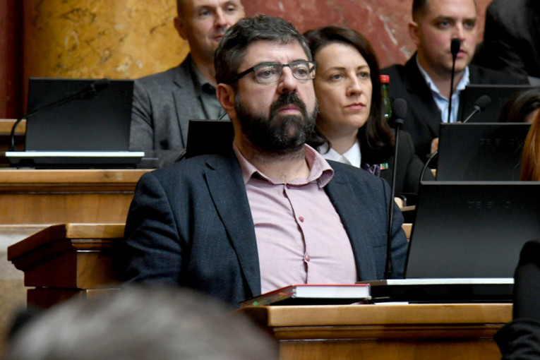 I ovo je politika blokadera: Lazović javno pozvao na korišćenje narkotika! (VIDEO)