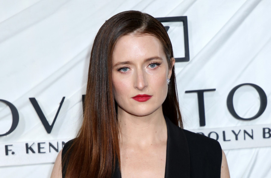 Na koga vam liči žena sa slike? Majka joj je filmska ikona, a ona je novom ulogom svima oduzela dah (FOTO/VIDEO)